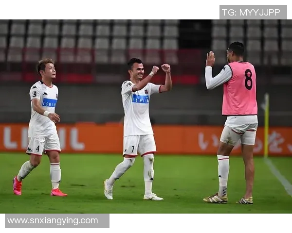 德岛漩涡与水户的激烈对决展现足球魅力与团队精神